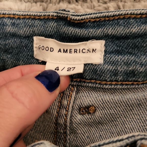 Light wash Good American "good curve" high waisted jean shorts size 27. - Picture 5 of 11